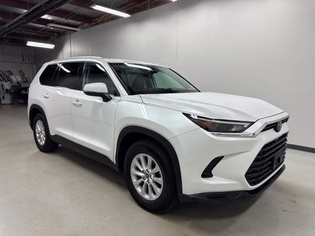 Used 2024 Beige Toyota XLE image 3