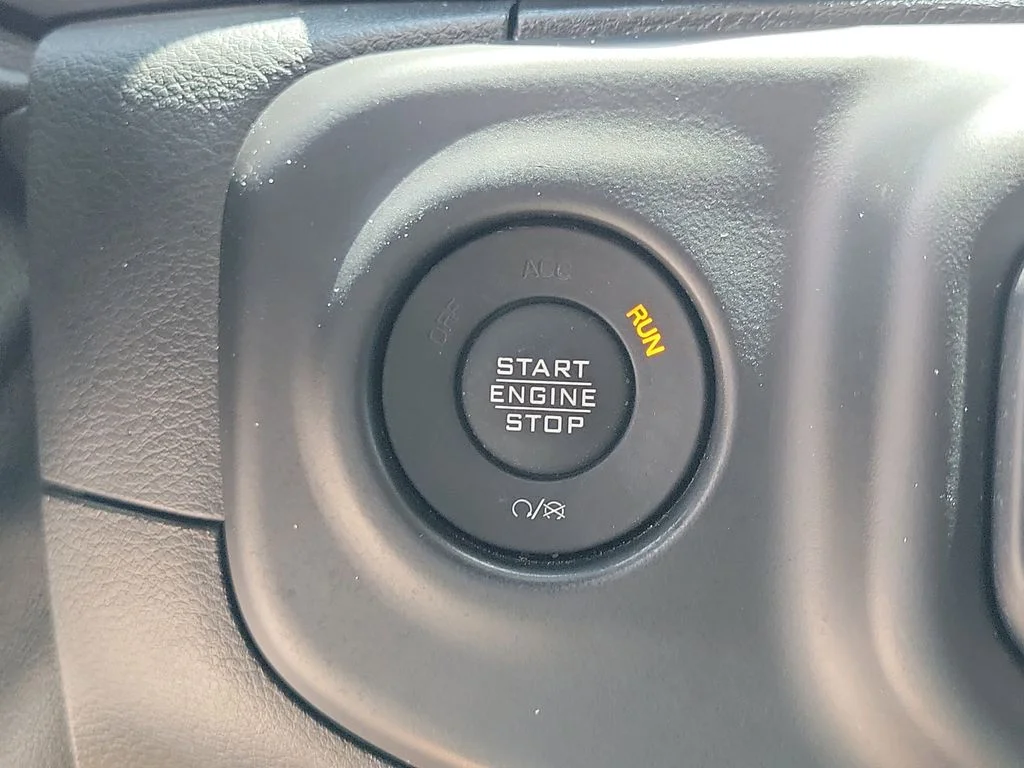 Used 2021 Black Clearcoat Jeep Overland image 27