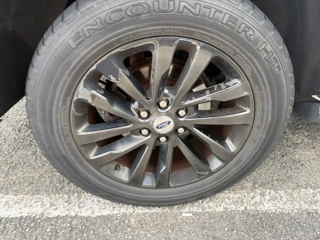 Used 2019  Ford Limited image 16