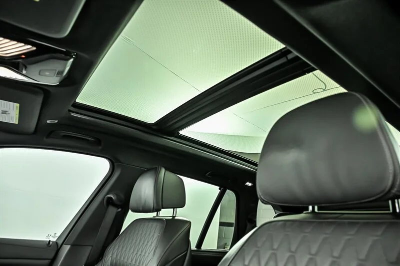 Used 2022  BMW M50i image 19