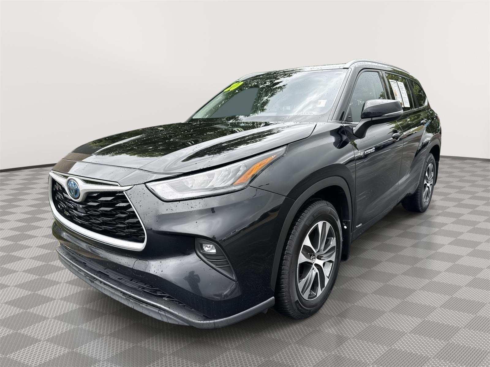 Used 2020 Midnight Black Metallic Toyota XLE image 11
