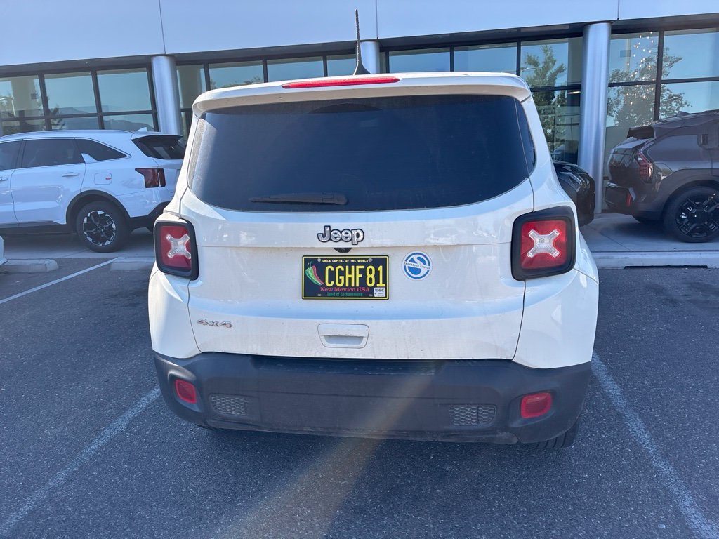 Used 2023 White Jeep Latitude image 14