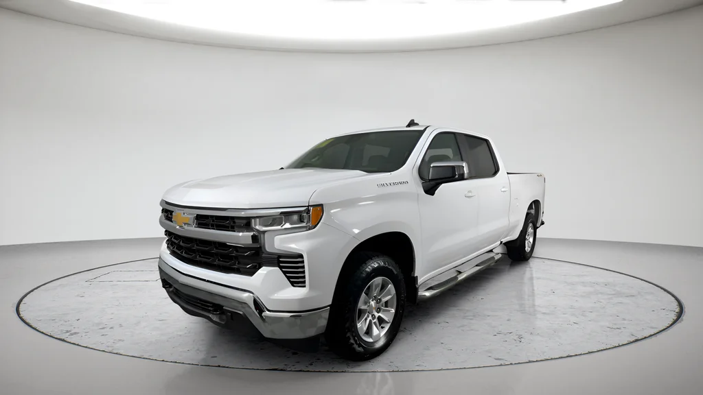 Used 2024 White Chevrolet LT image 7