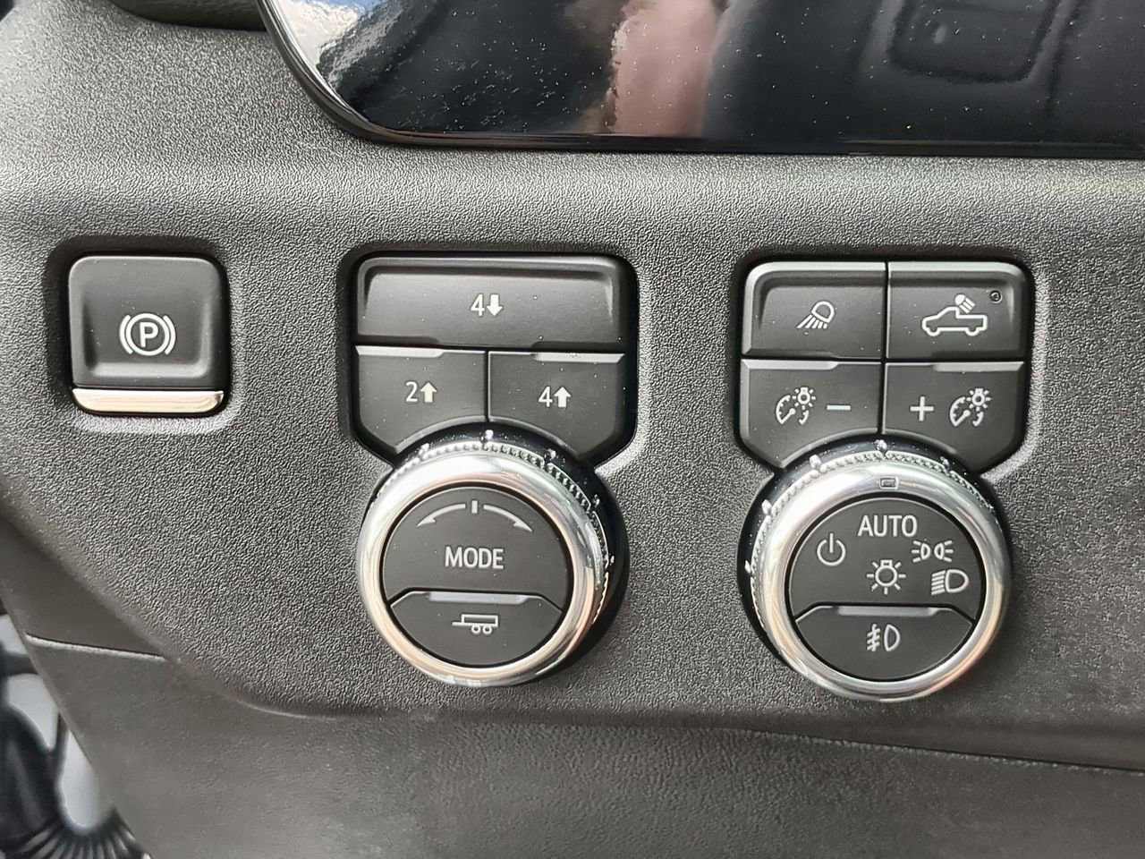 New 2026 Summit White GMC SLE image 18