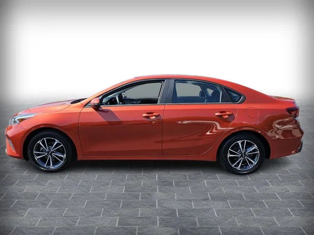 Used 2023 Red Kia LXS image 4