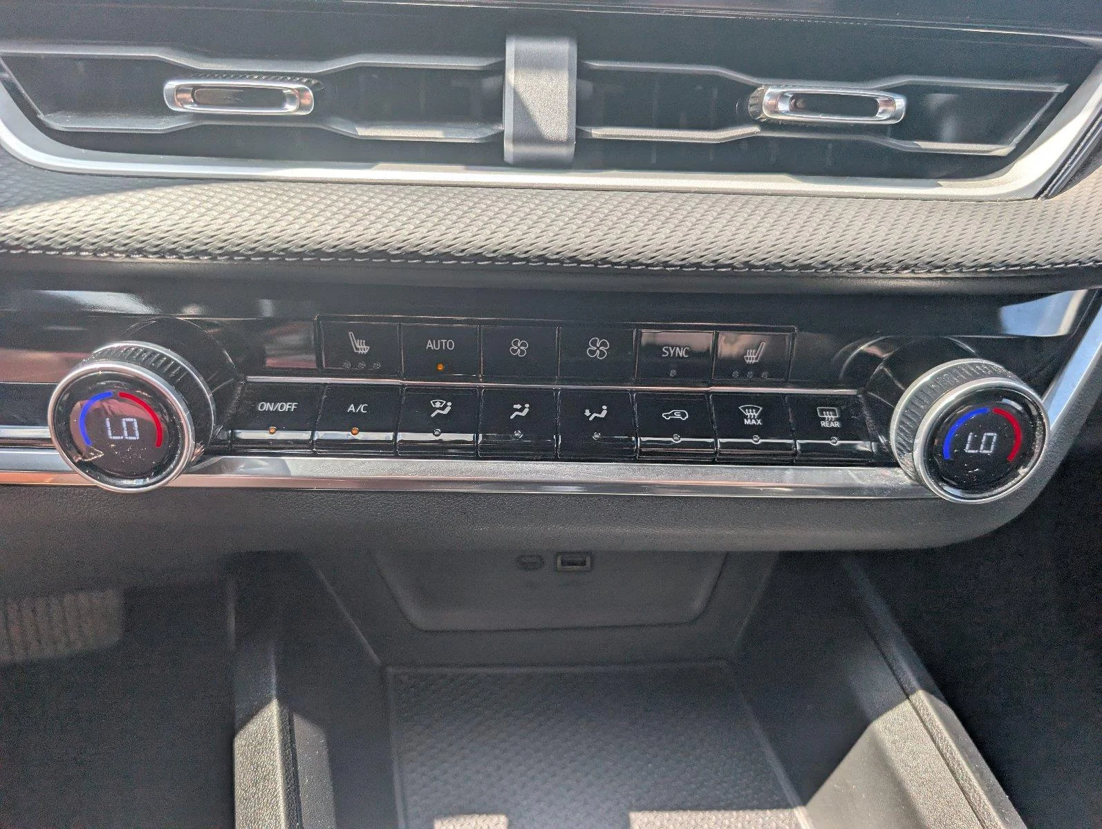 Used 2025 Sterling Gray Metallic Chevrolet LT image 17