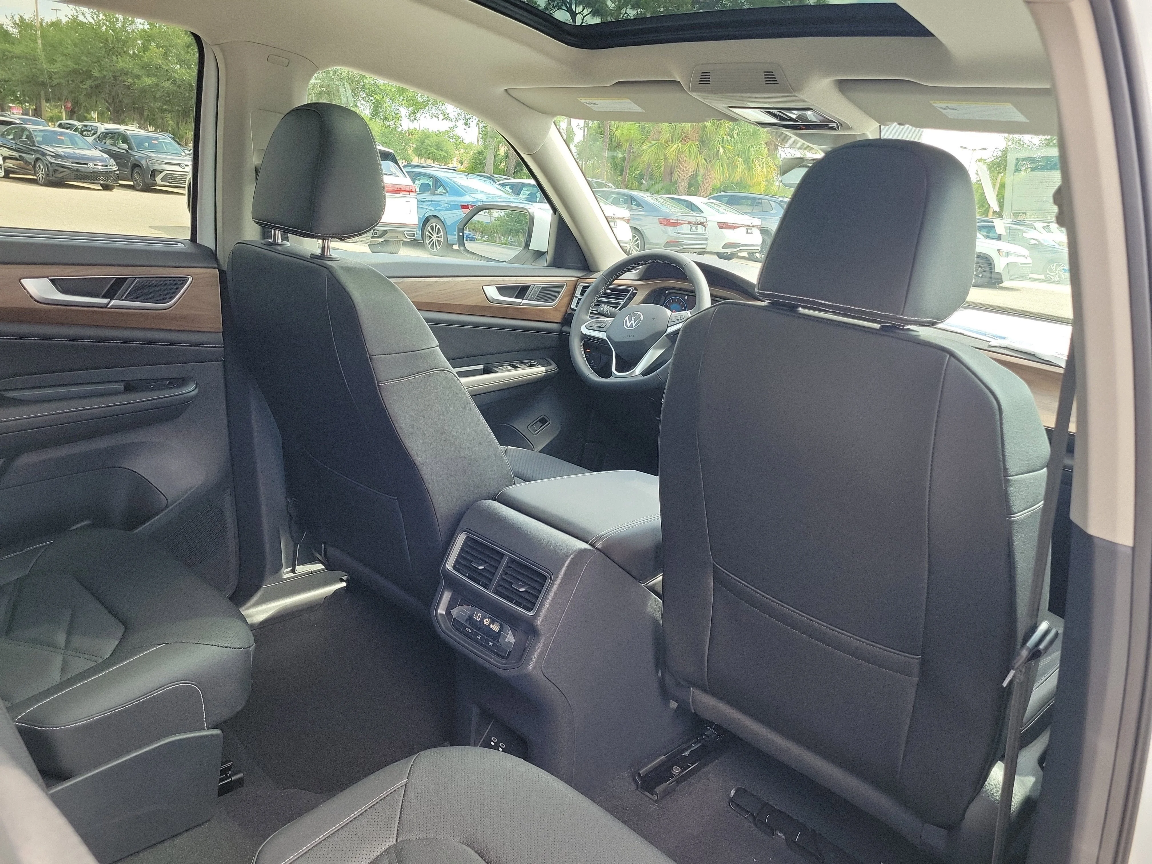 New 2026 White Volkswagen SE w/Technology image 9