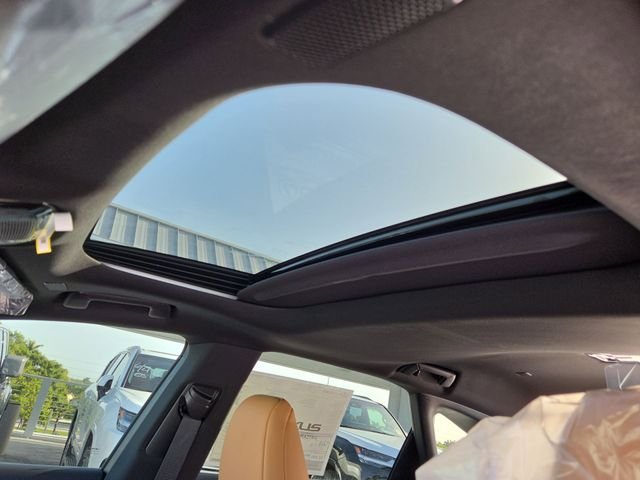 New 2026 Eminent White Pearl Lexus PREMIUM image 29