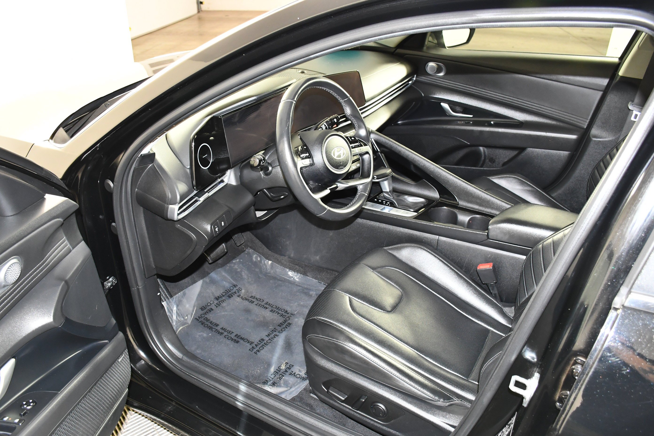 Used 2025 Abyss Black Hyundai Limited image 2
