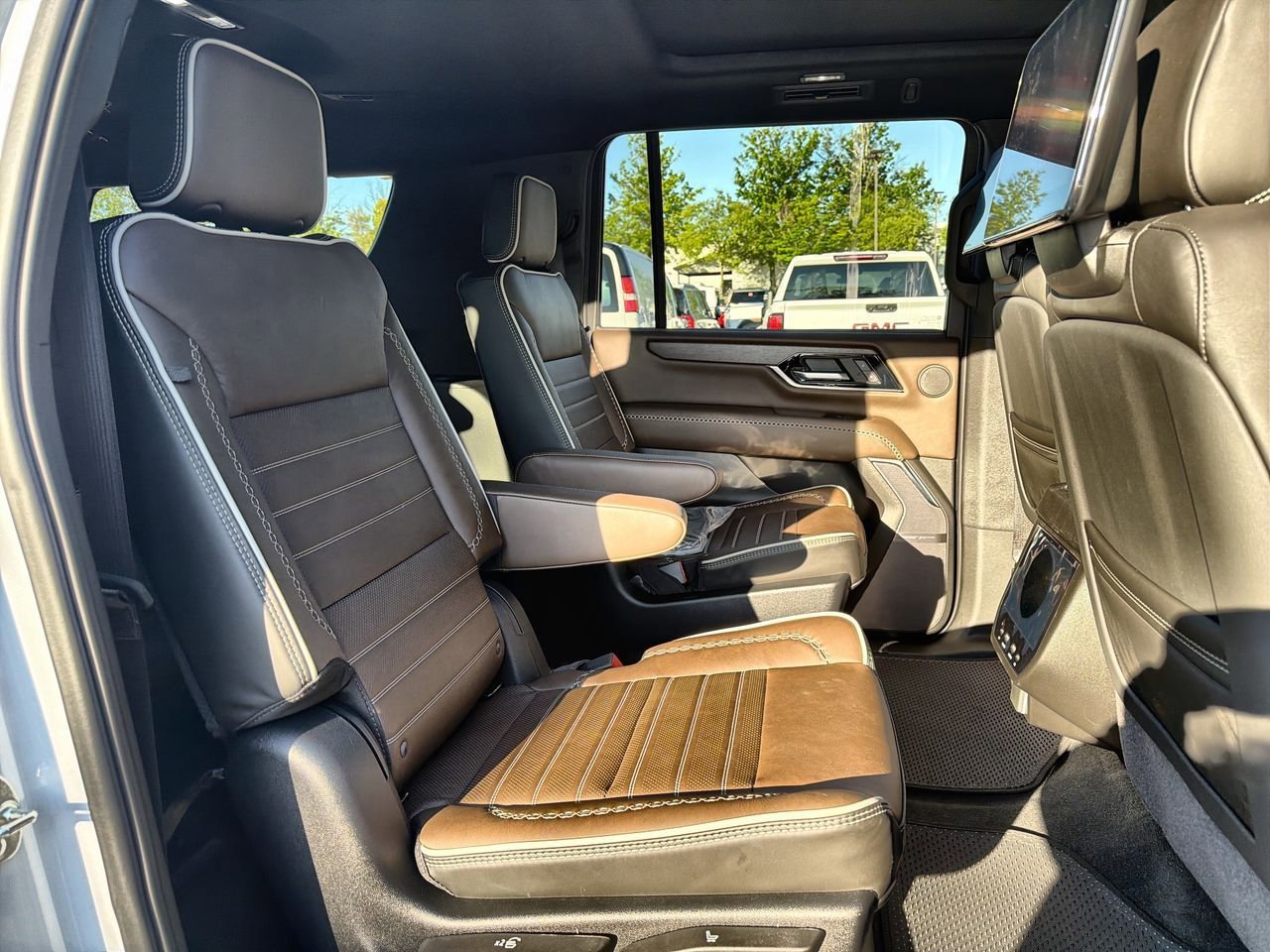 2026 GMC Yukon XL Denali Ultimate - Photo 22