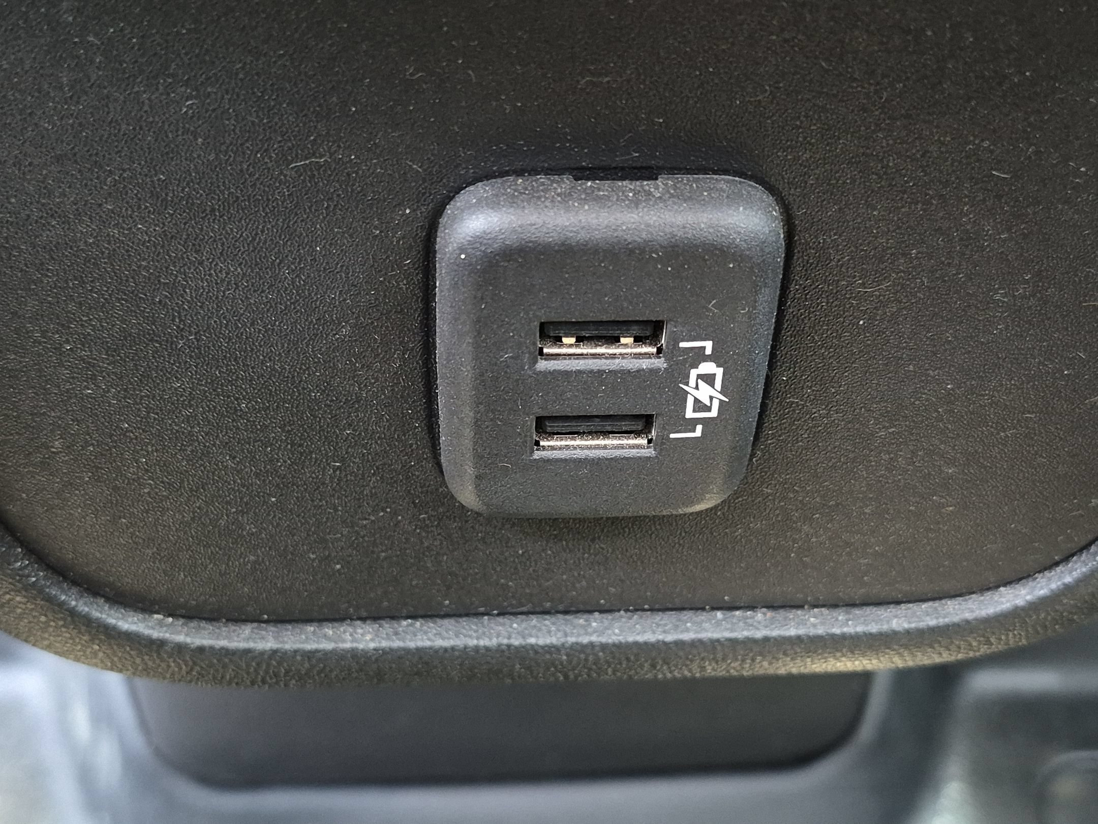 Used 2022 Summit White GMC SLE image 30