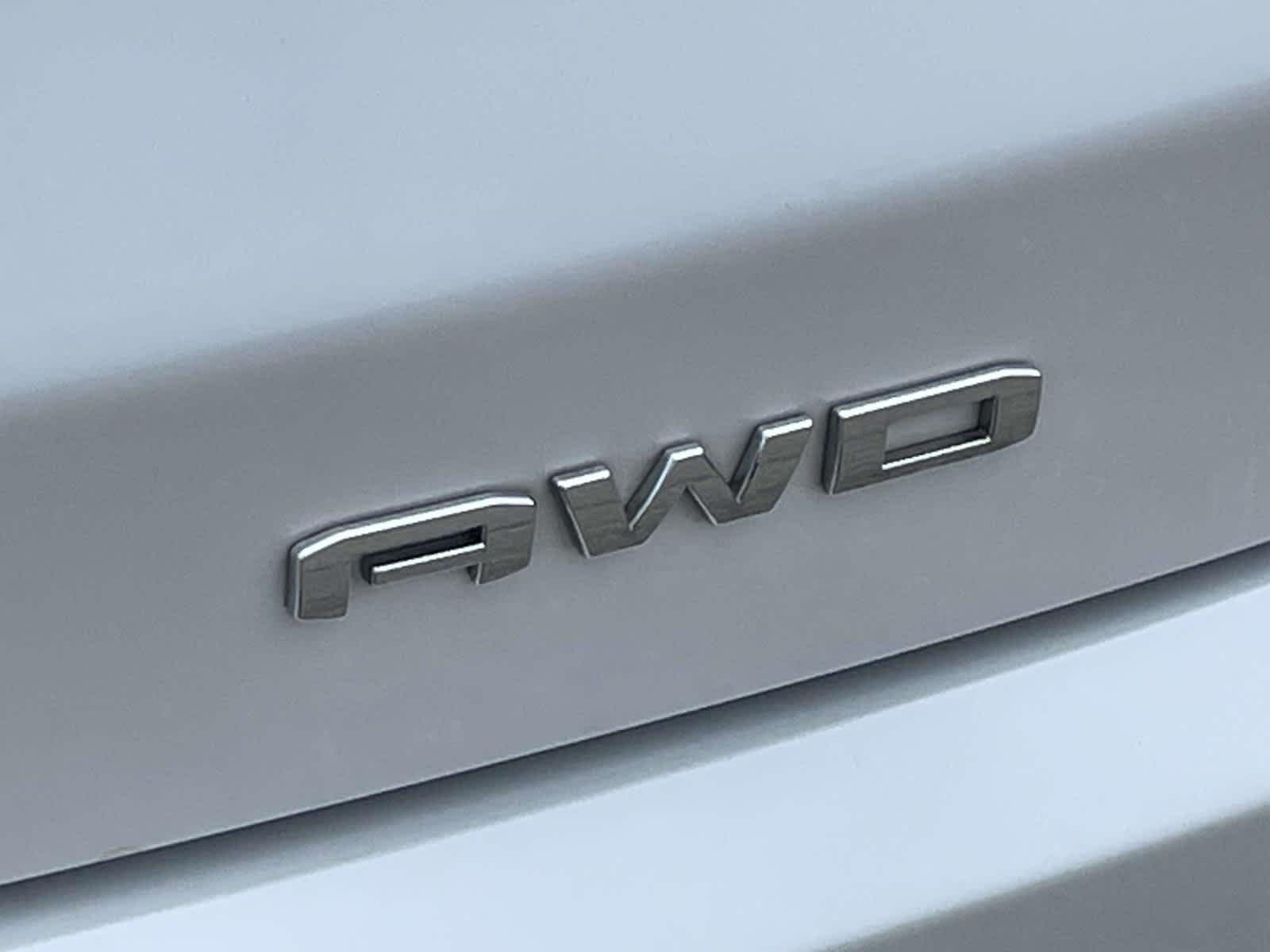 Used 2023 WHITE FROST TRICOAT GMC Denali image 19