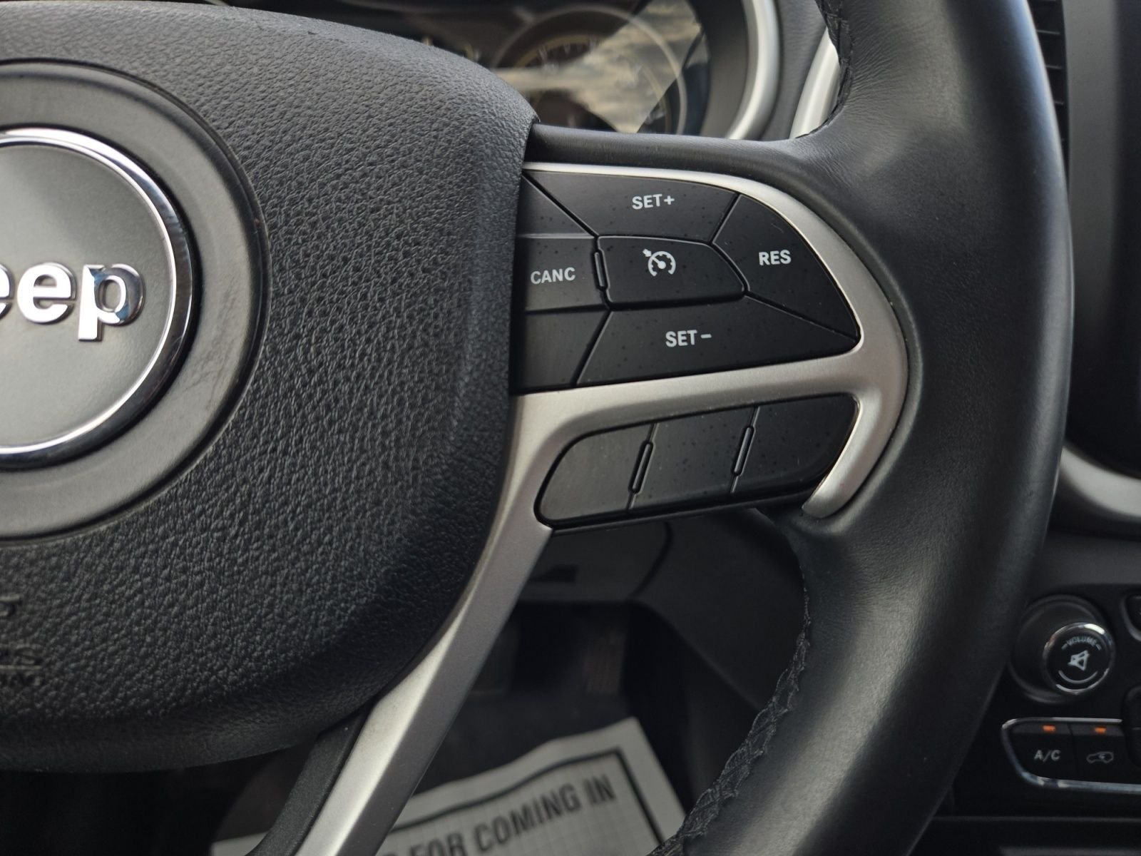 Used 2018 Red Jeep Latitude Plus image 20