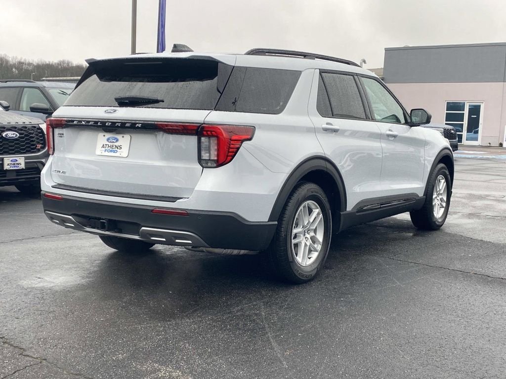 New 2026 Space White Metallic Ford Active image 3