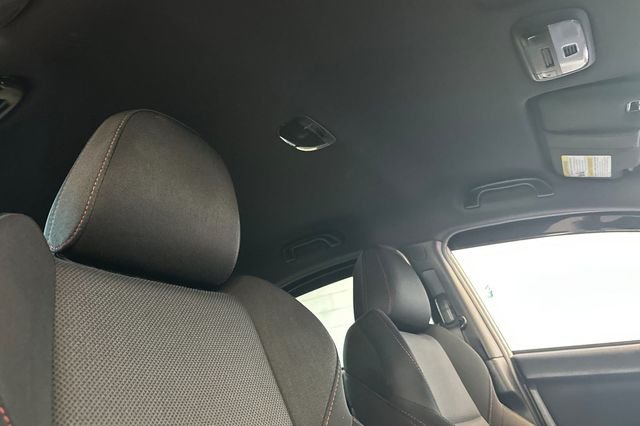 Used 2017 White Subaru Base image 18