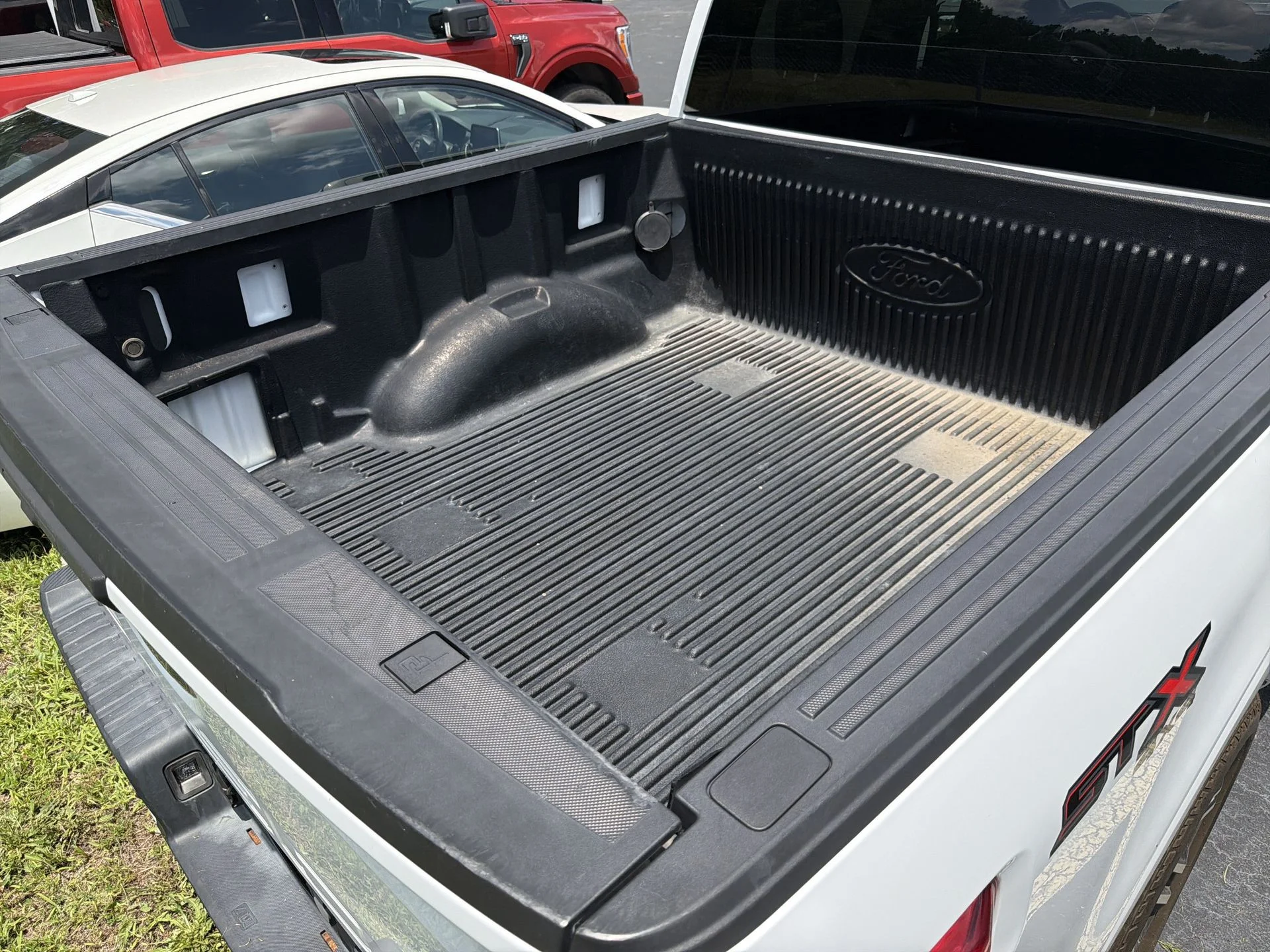Used 2023 Oxford White Ford XL image 9