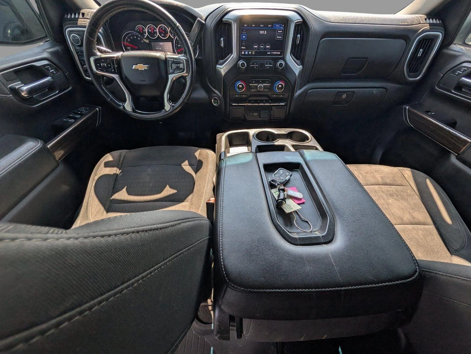 Used 2020 SUMMIT WHITE Chevrolet LT image 31