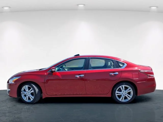 Used 2015 Red Nissan 3.5 SL image 10