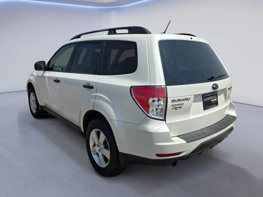 Used 2013 Satin White Pearl Subaru 2.5X image 3