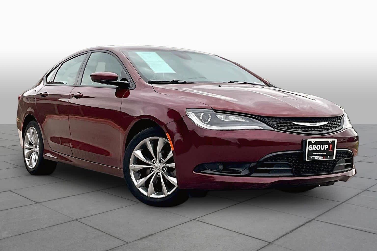 Used 2015 Velvet Red Pearlcoat Chrysler S image 3
