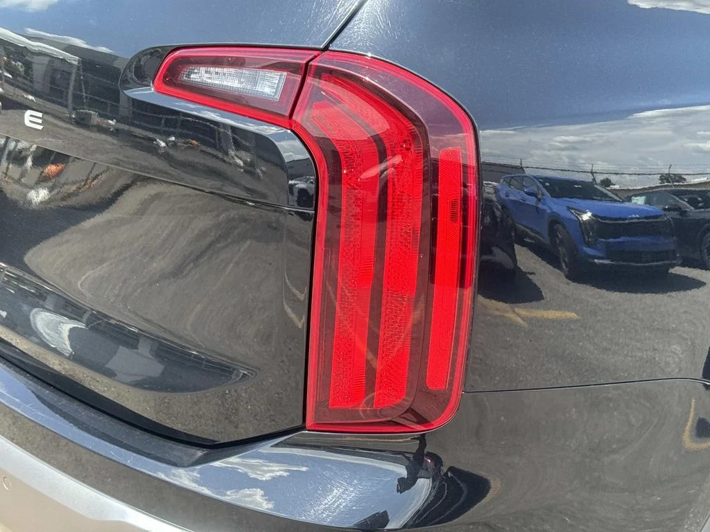Used 2024 Black Kia S image 12
