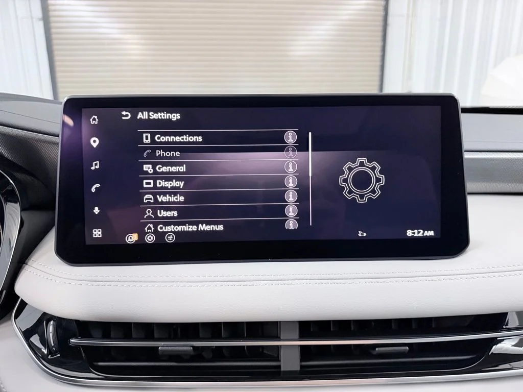 New 2027 RADIANT WHITE INFINITI Luxe FWD image 23