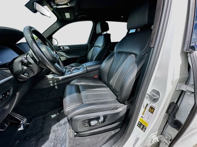Used 2020 White BMW M50i image 22