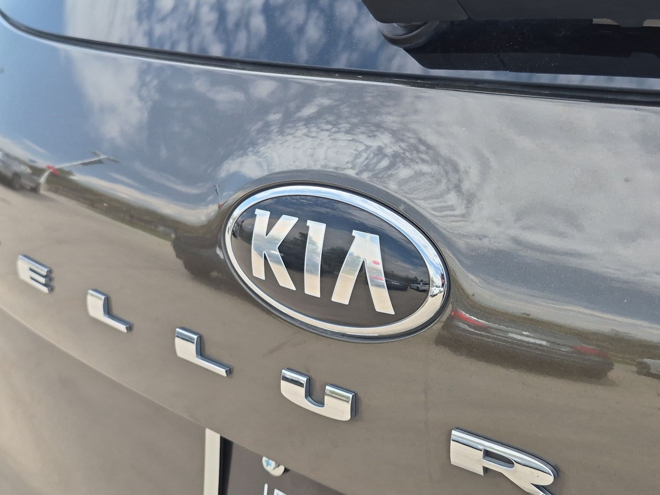 Used 2020 Dark Moss Kia SX image 13