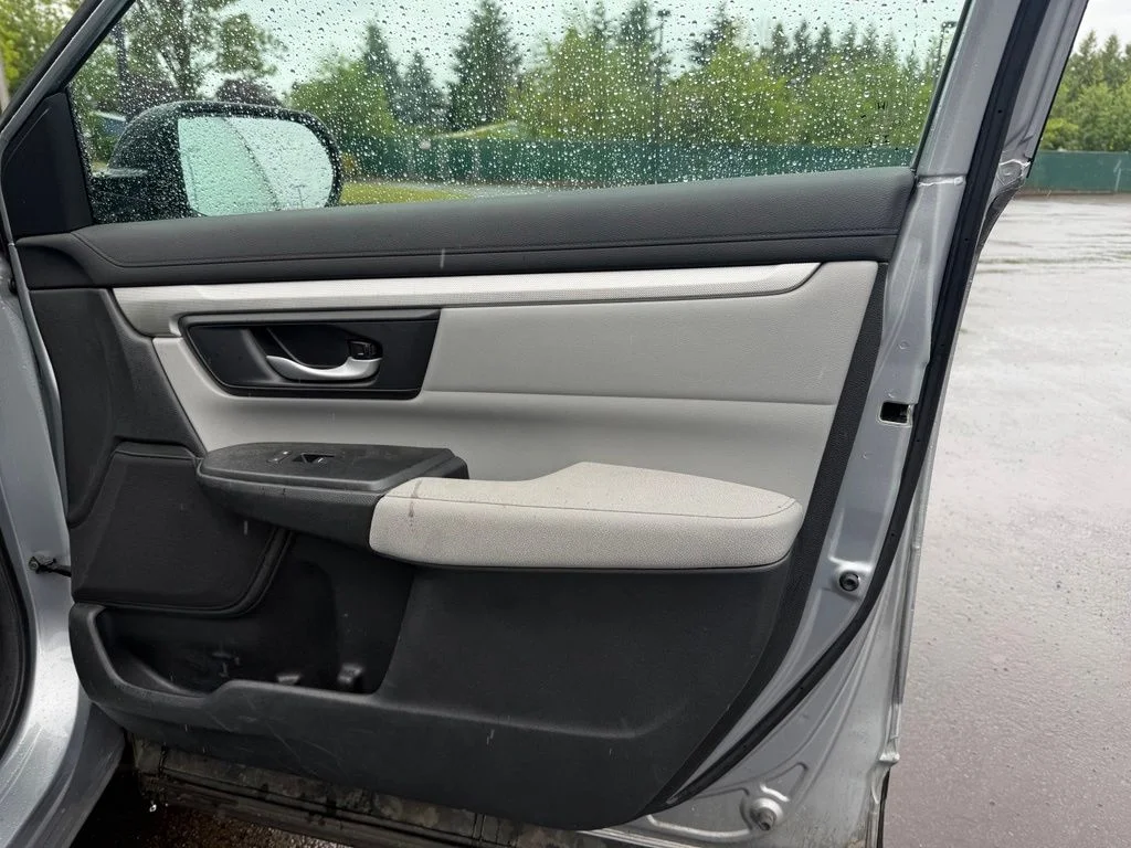 Used 2018 Lunar Silver Metallic Honda LX image 23