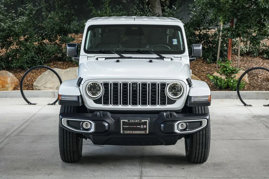 New 2026 Bright White Clear-Coat Exterior Paint Jeep Sahara image 2