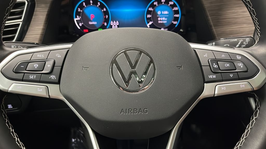 Used 2025 Gray Volkswagen 2.0T SEL image 16
