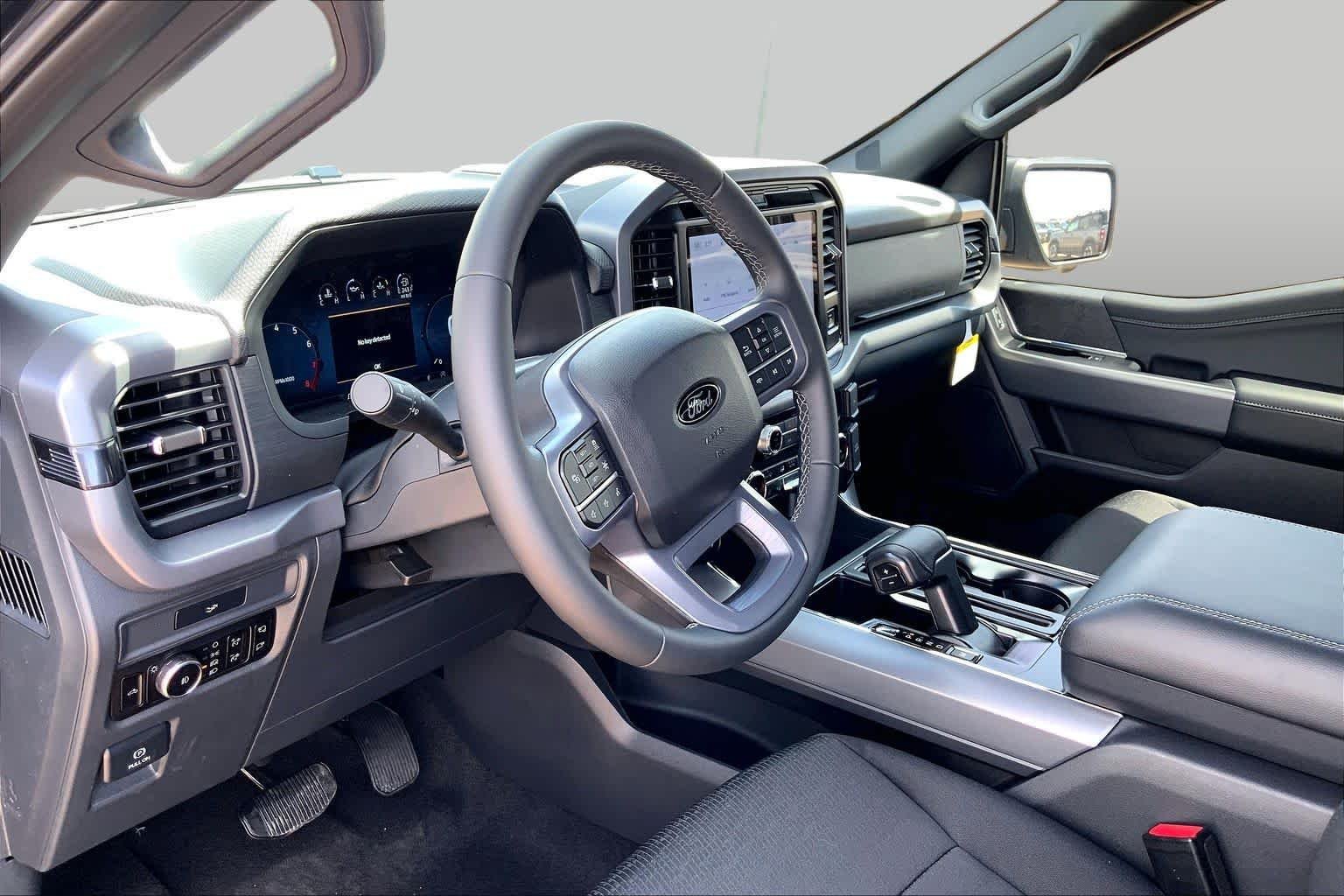 New 2026 Agate Black Metallic Ford XLT image 8
