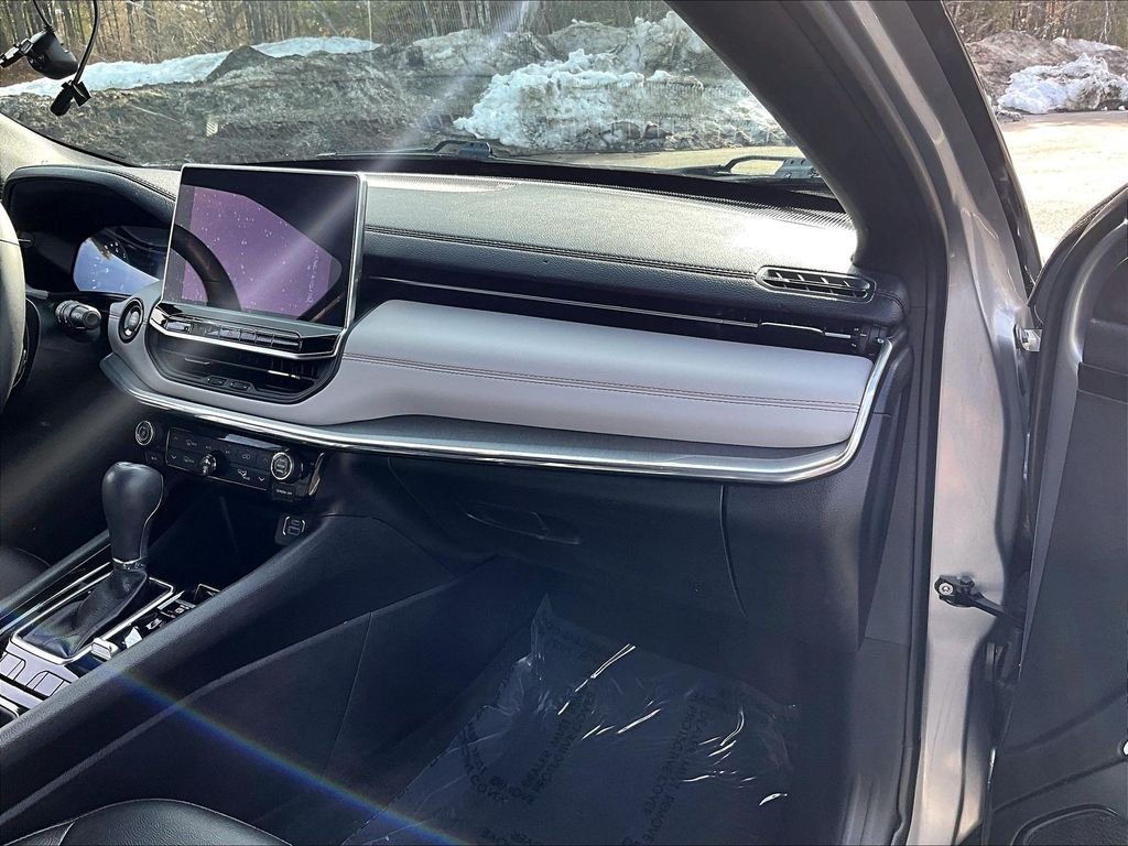 Used 2024 Gray Jeep Limited image 13