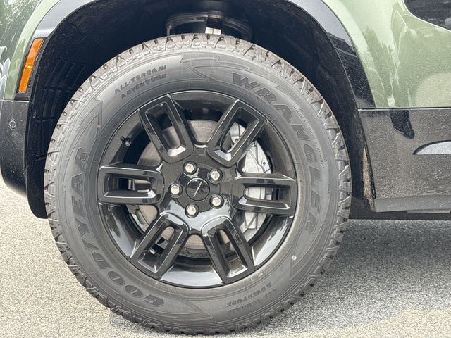 New 2026 Woolstone Green Land Rover X-Dynamic SE image 9