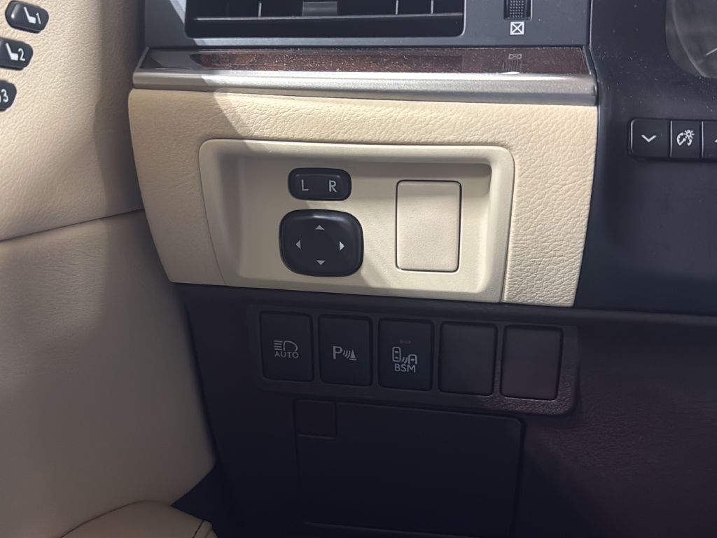 Used 2017 White Lexus 350 image 24