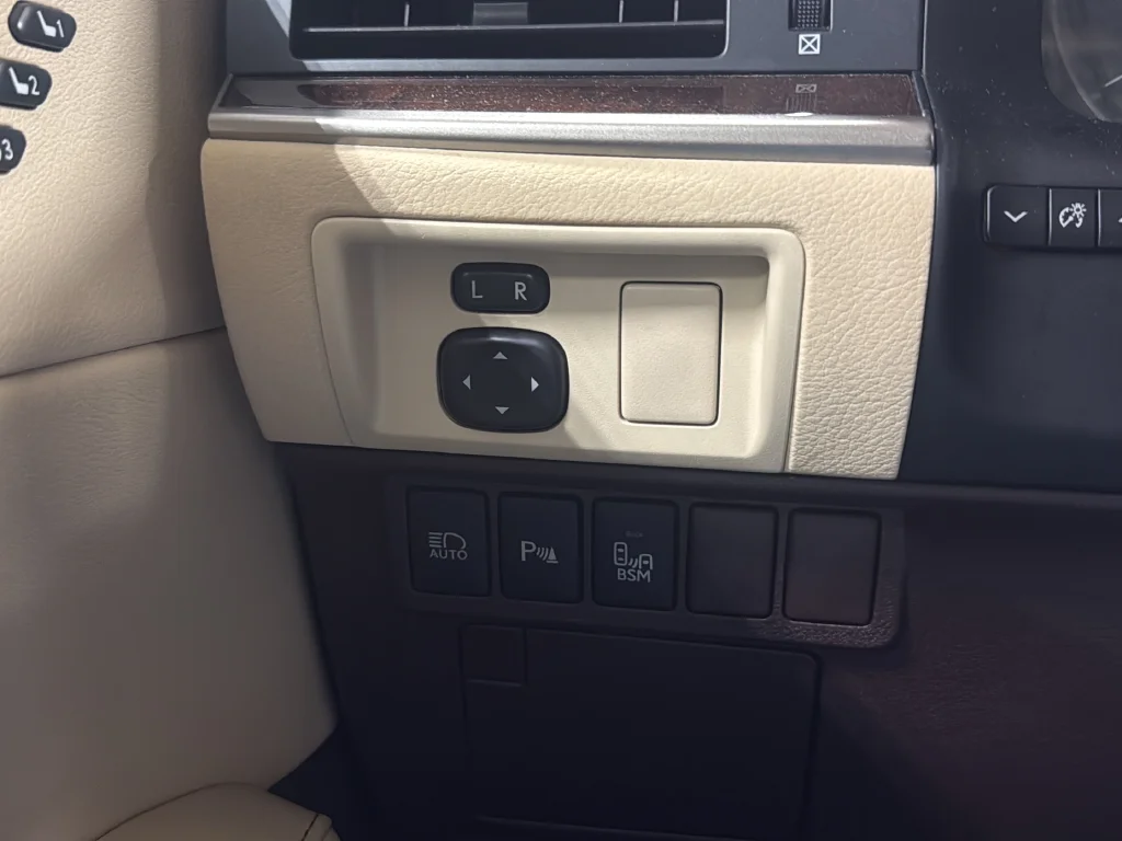 Used 2017 White Lexus 350 image 24
