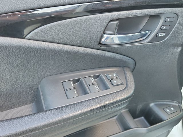 Used 2018 White Diamond Pearl Honda Touring image 22