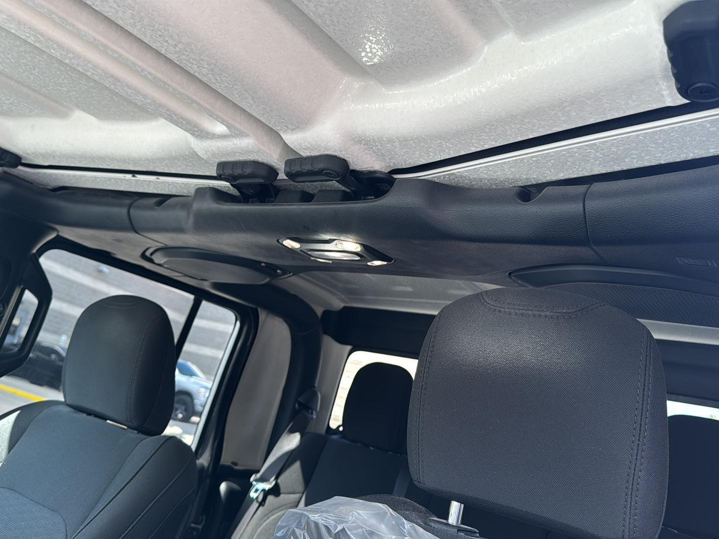 Used 2021 Granite Crystal Metallic Clearcoat Jeep Sport S image 13