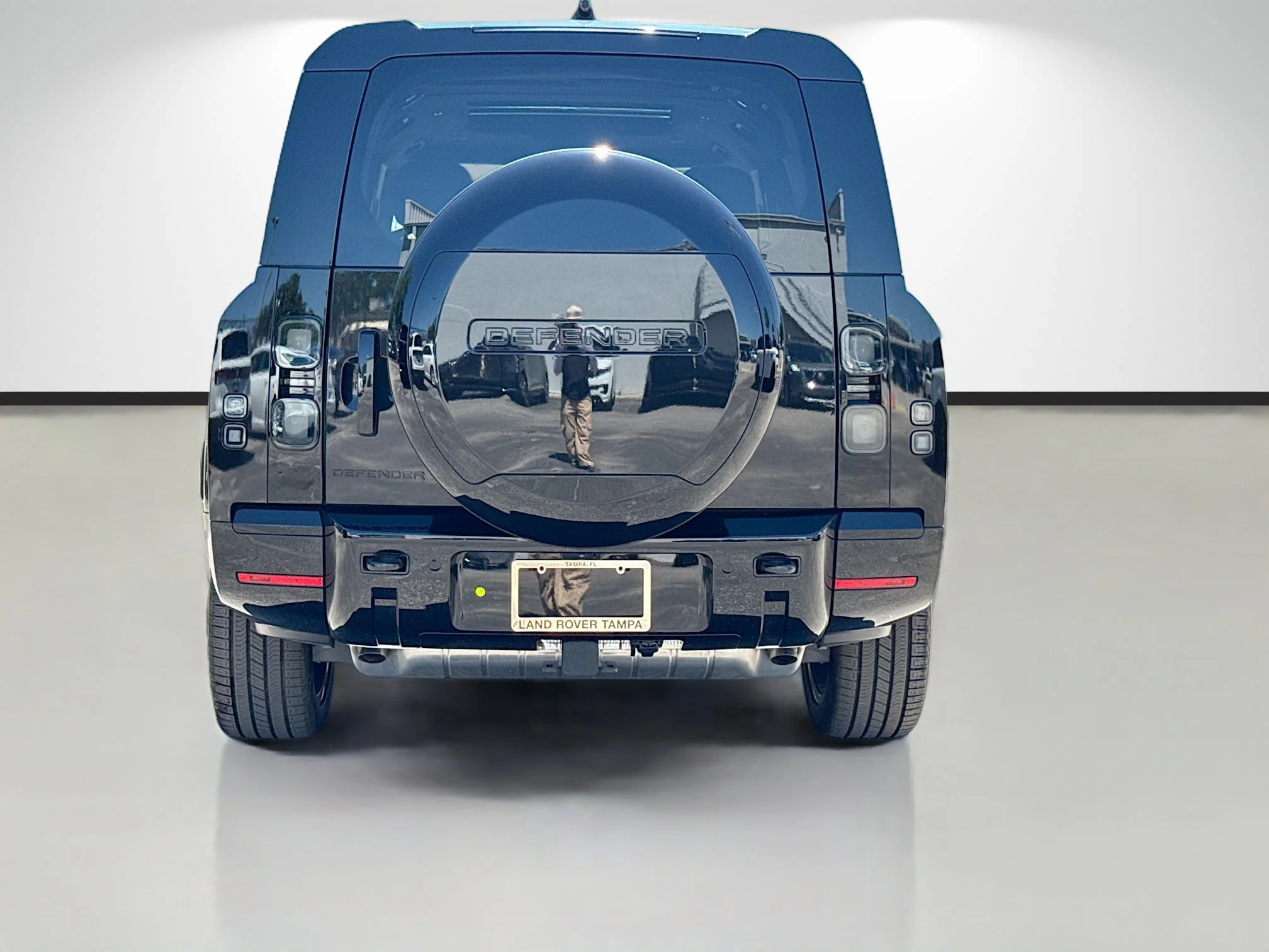 New 2026 Santorini Black Metallic Land Rover X image 4