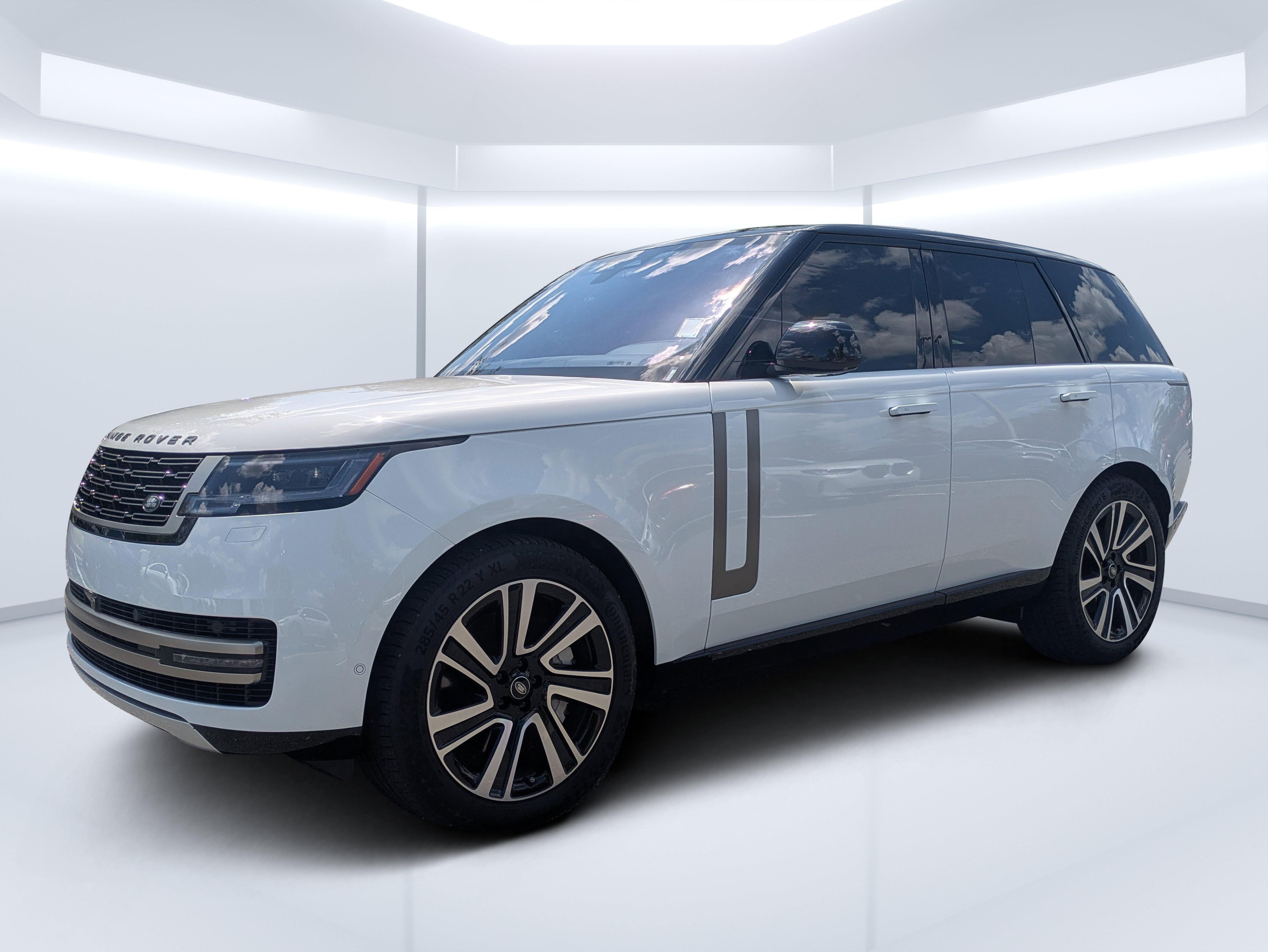Used 2023 Fuji White Land Rover SE image 7