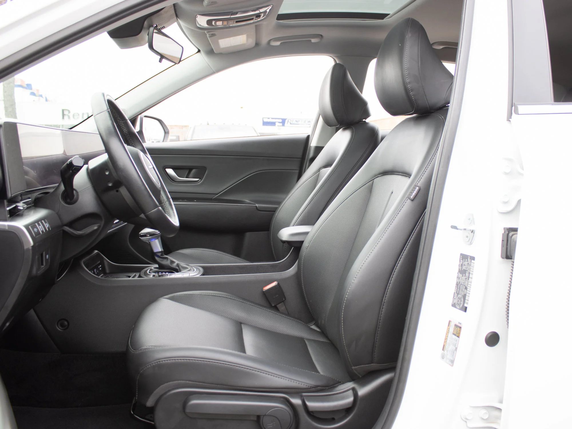 Used 2025 White Hyundai Preferred* AWD, Heated Seats & Wheel, Sunroof, Remote Start image 2