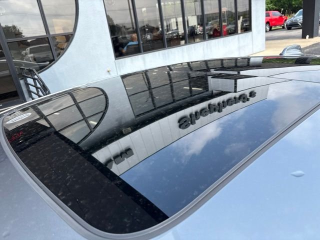 Used 2018 Gray Volvo T5 Momentum image 4