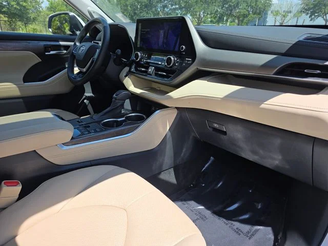 Used 2023 Beige Toyota Limited image 9