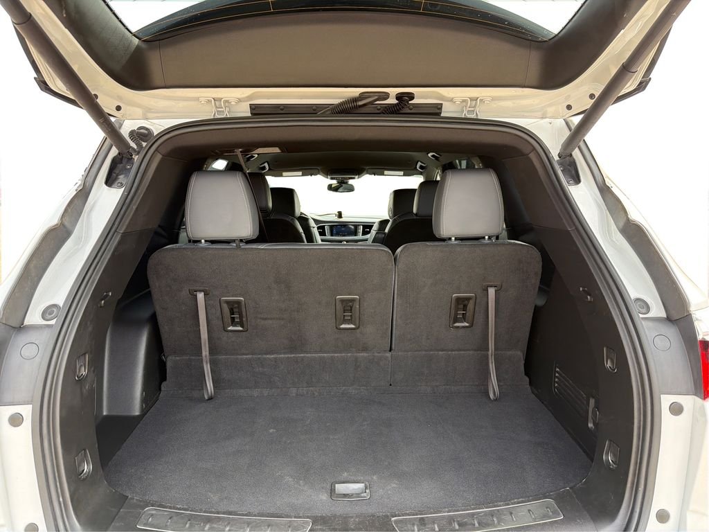 Used 2022 White Buick Essence image 13