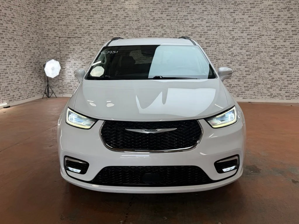 Used 2022 White Chrysler Touring L image 2
