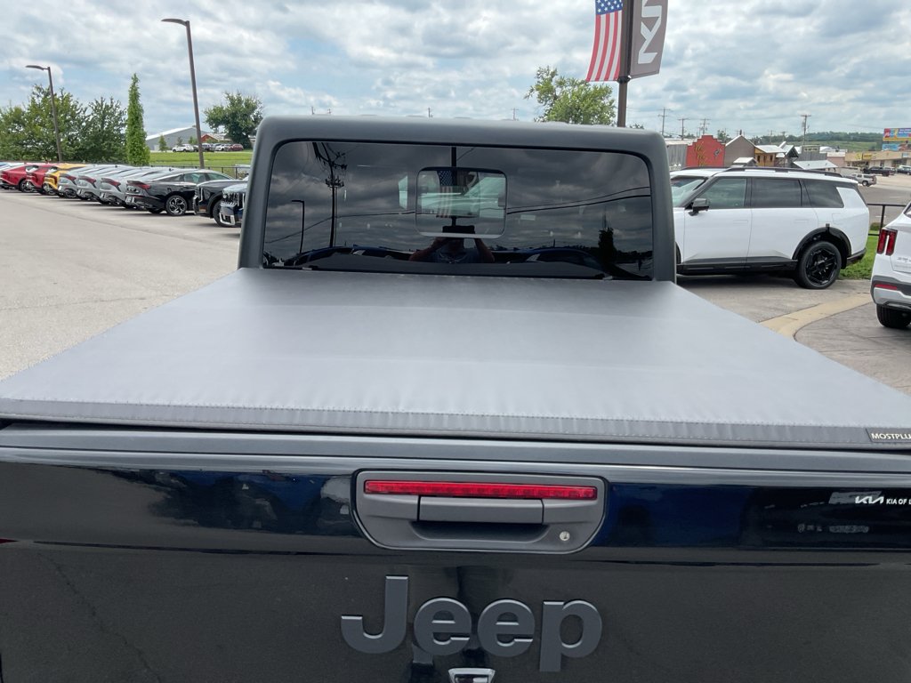Used 2023 Black Clearcoat Jeep Freedom image 10