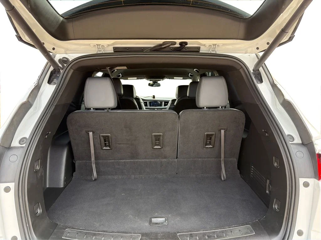 Used 2022 White Buick Essence image 13
