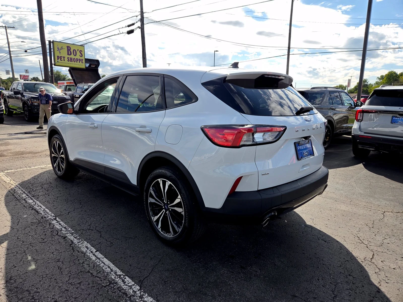 Used 2022 Oxford White Ford SE image 6