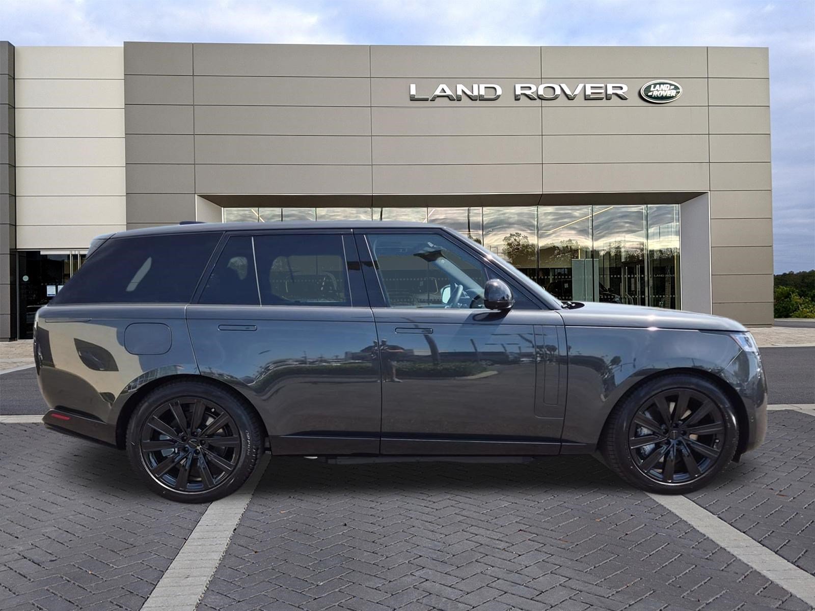 New 2026 Carpathian Grey Premium Metallic Land Rover SE image 4