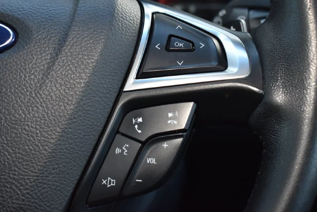 Used 2017 Ingot Silver Ford SEL image 17